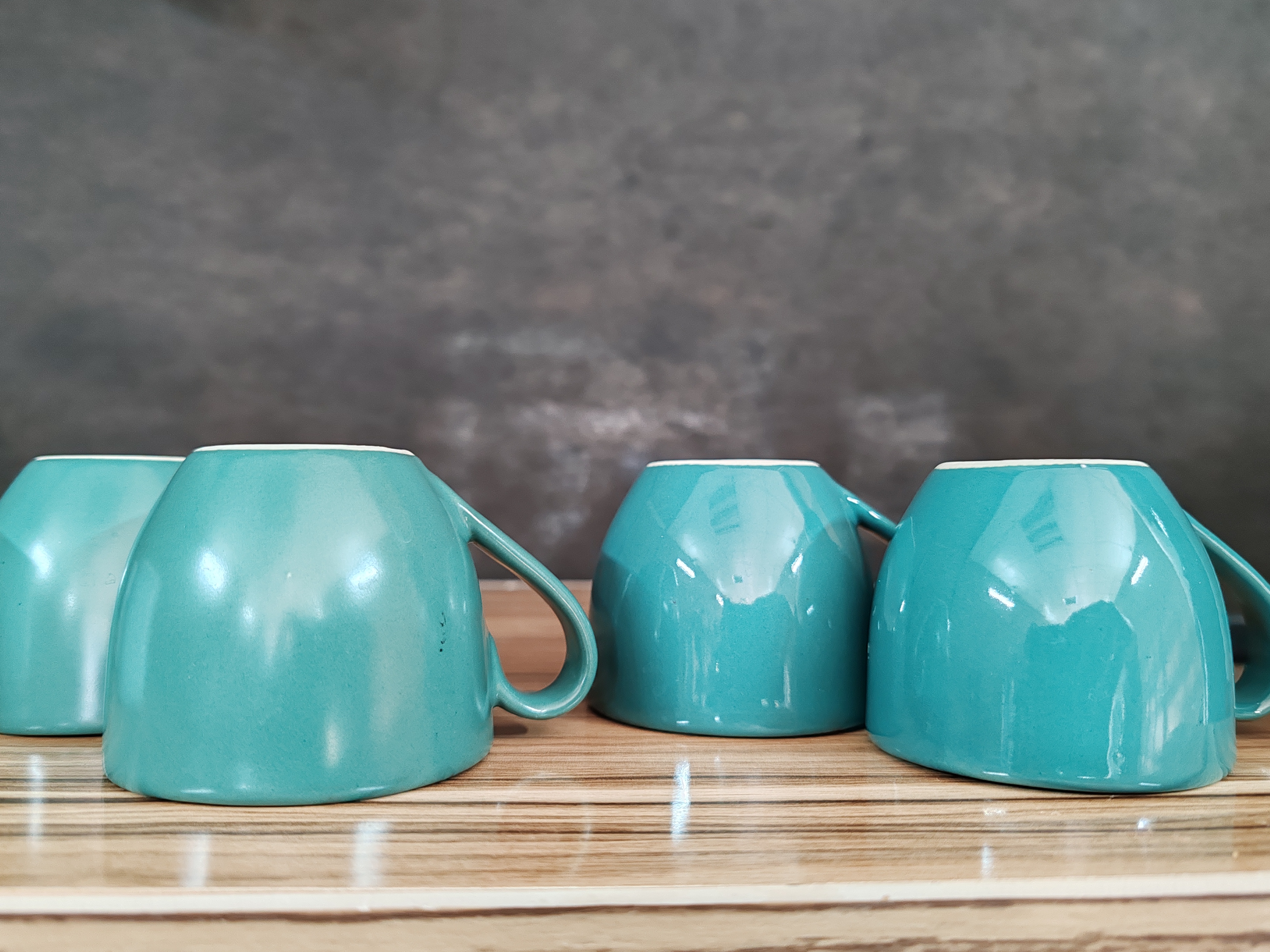 رنگ مات و براق داره جهت سفارش در توضیحات برامون بنویسید کدومش رو میخواین.